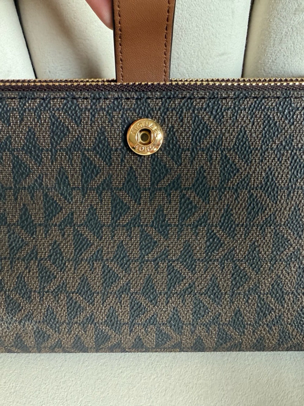 Michael Kors Jet Set Wristlet - Picture 5 of 11